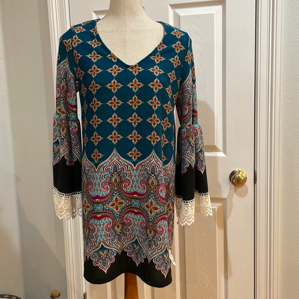 Miin The red dress boutique shirt lace bell sleeves V-neck multicolor Size L